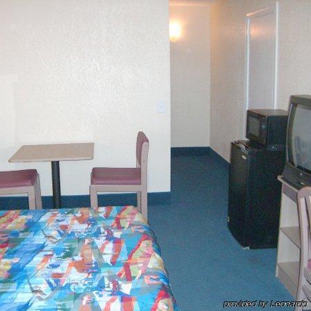 Travelodge By Wyndham Los Banos Ca Habitación foto